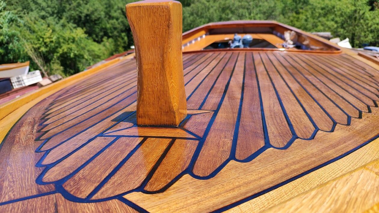 Detalj palube drvene barke, obrt Leut