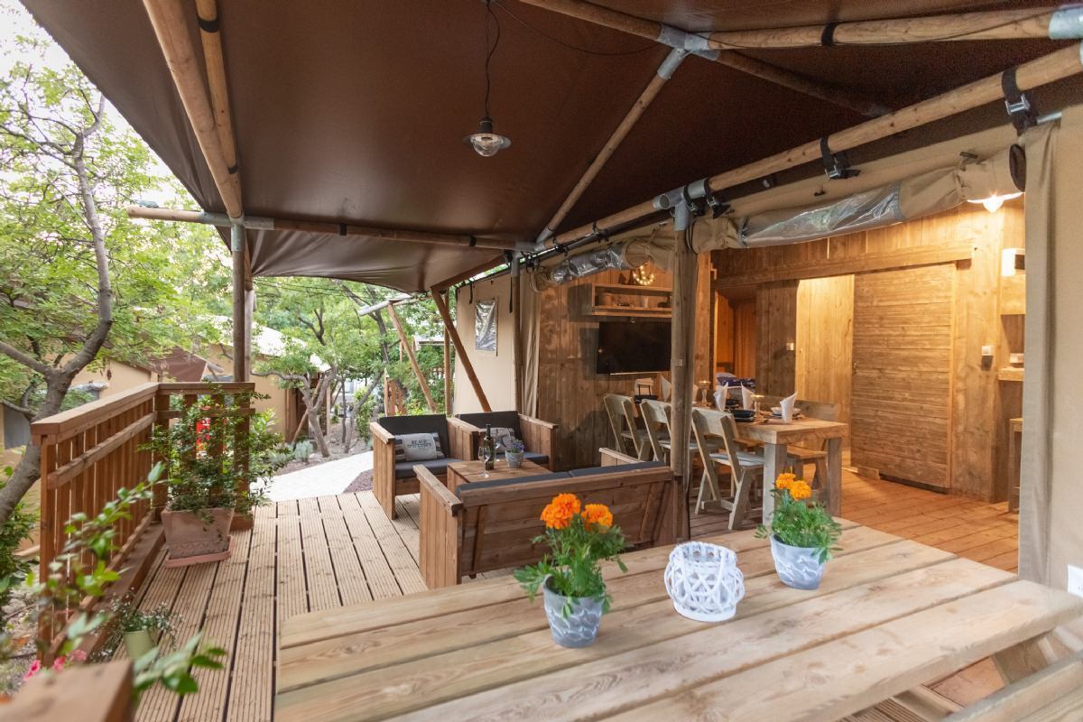 Fisherman's Glamping Village, terasa, Kamp Slamni