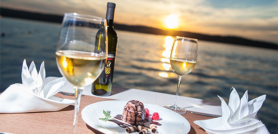 Vino uz zalazak sunca, Restoran Žal Klimno